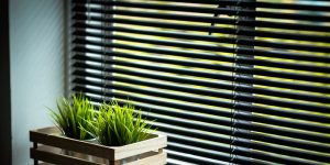 How to DIY Paint Wooden Blinds in Your Home or Office?
