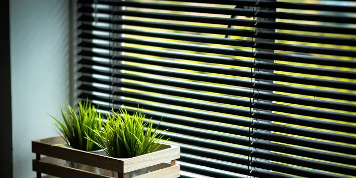 How to Paint Wooden Blinds