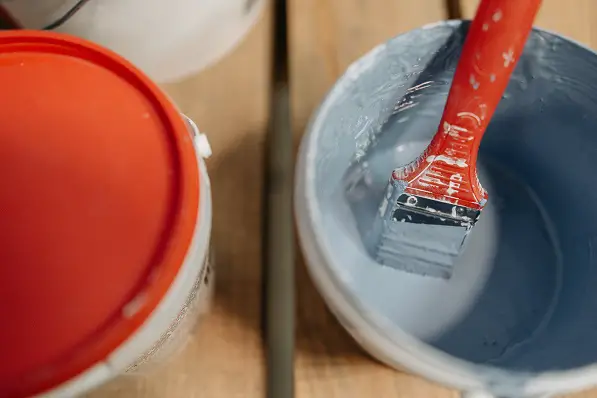 How to Remove Dried Paint from Plastic Bucket