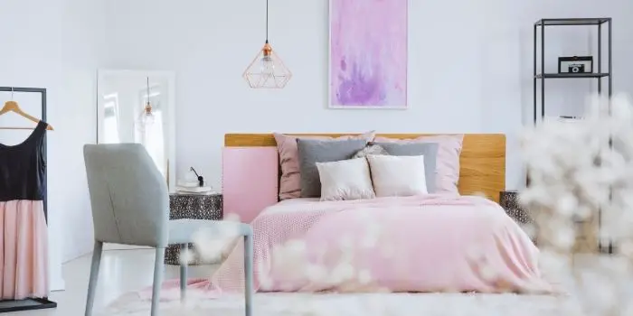 What Color Pairs with Pink and White Walls